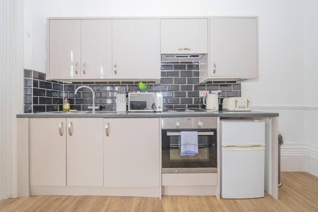 Flash Sales Offer - Any Week Day No Minimum Night Restrictions Central Hove 1 Bedroom Flat Bn38Bru02 Zewnętrze zdjęcie